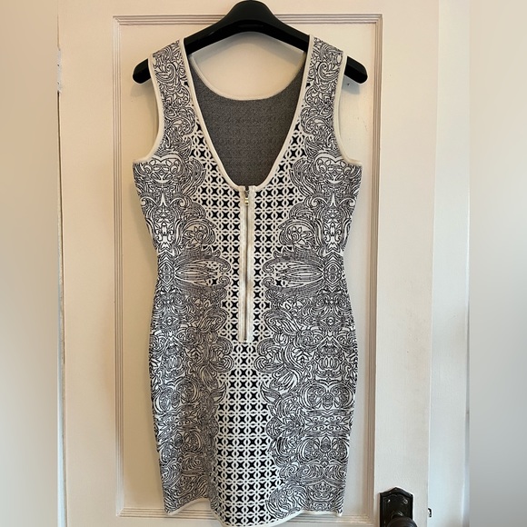 BCBG Maxazria tribal Body Con cocktail dress - size M (never worn!) - Picture 3 of 5